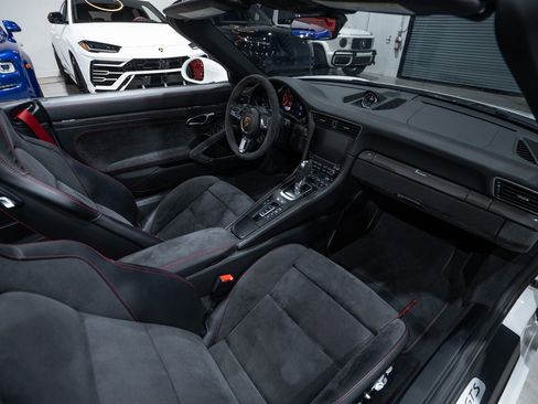Used 2018 Porsche 911 Carrera GTS RWD image 32