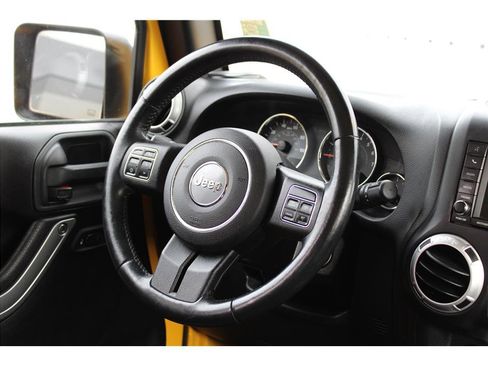 Used 2015 Jeep Wrangler Unlimited Sahara w/ Connectivity Group image 14