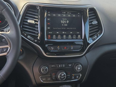 Used 2022 Jeep Cherokee Limited AWD/4WD image 17