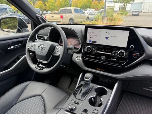 Certified 2026 Toyota Highlander XSE AWD/4WD image 23
