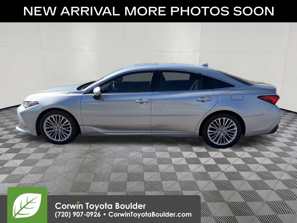 Used 2019 Toyota Avalon Limited w/ Advanced Safety Package FWD image 4
