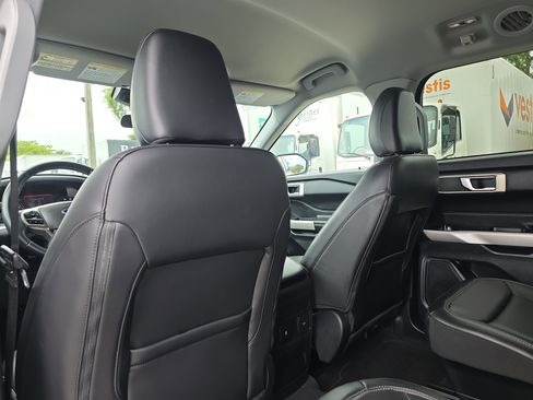 Used 2023 Ford Explorer XLT w/ Equipment Group 202A image 18