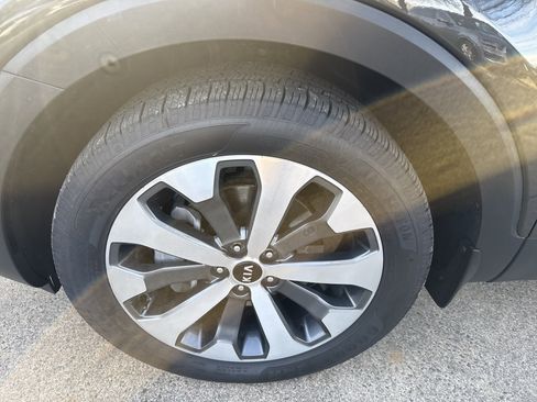 Used 2021 Kia Telluride EX w/ EX Premium Package image 11