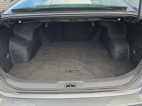 Used 2025 Nissan Altima 2.5 SV FWD image 8