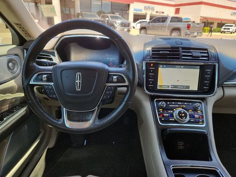 Used 2020 Lincoln Continental Reserve w/ Luxury Package AWD/4WD image 12