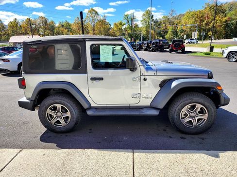 Used 2018 Jeep Wrangler Sport image 4