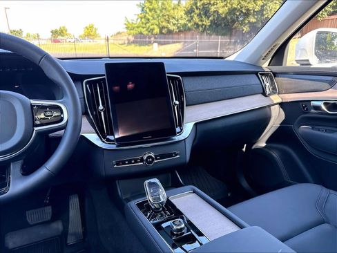 Used 2026 Volvo XC90 B5 Plus w/ Protection Package AWD/4WD image 9