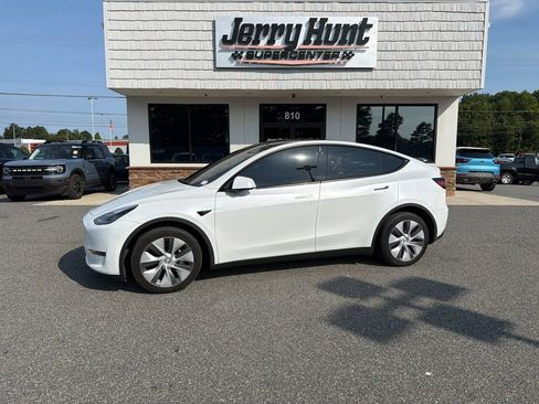 Used 2023 Tesla Model Y Long Range AWD/4WD image 1