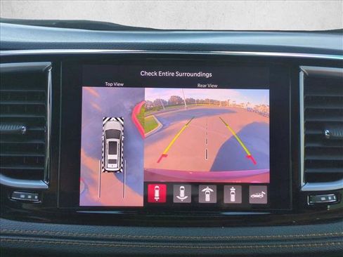 Used 2023 Chrysler Pacifica Pinnacle AWD/4WD image 14