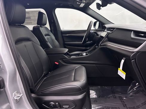 New 2025 Jeep Grand Cherokee L Limited image 19