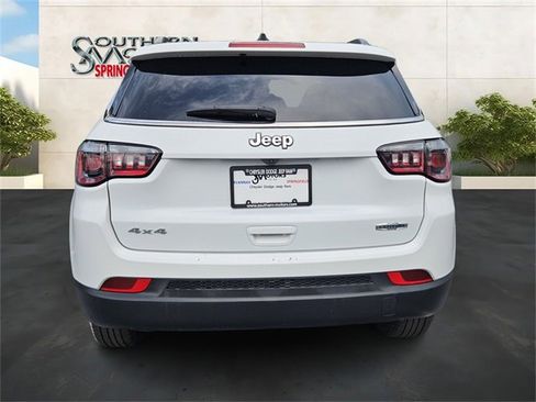 Used 2024 Jeep Compass Latitude image 4