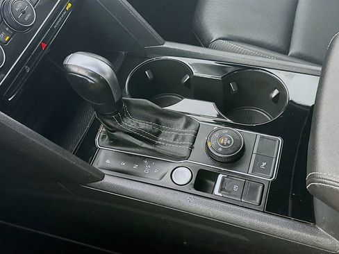 Used 2022 Volkswagen Atlas Cross Sport SE image 15