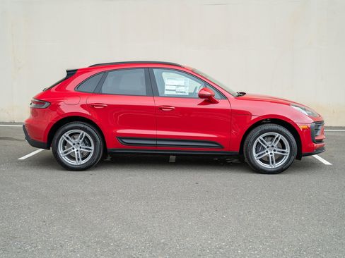 Certified 2026 Porsche Macan image 8