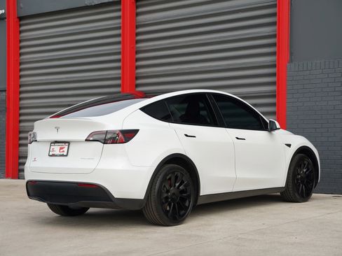 Used 2023 Tesla Model Y Long Range image 7