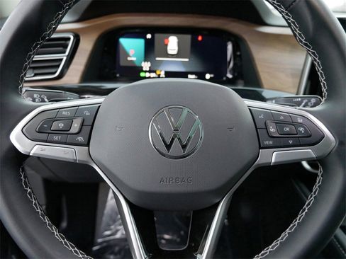 Used 2024 Volkswagen Atlas SE image 17