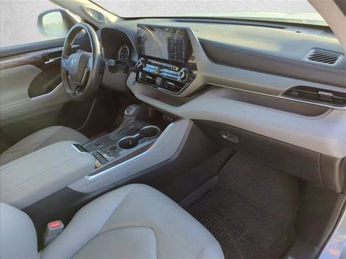 Used 2021 Toyota Highlander Limited image 28