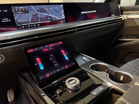 New 2026 Cadillac Escalade V w/ LPO, ONYX Package image 35