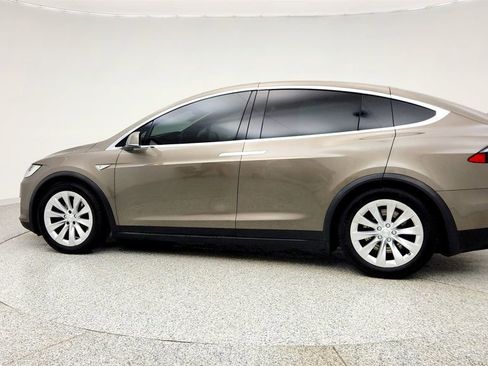 Used 2016 Tesla Model X 90D image 8