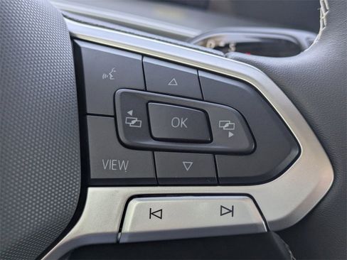 New 2025 Volkswagen Tiguan SE image 26