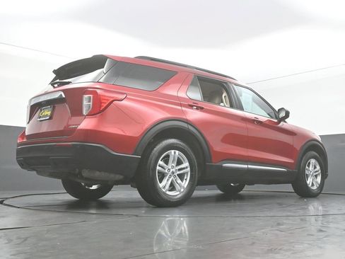 Used 2022 Ford Explorer XLT w/ Equipment Group 202A AWD/4WD image 47