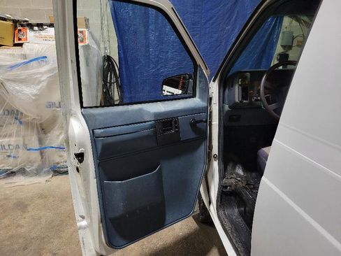 Used 1992 GMC Safari XT image 25