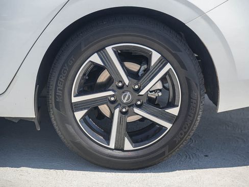 Used 2024 Nissan Sentra SV FWD image 12