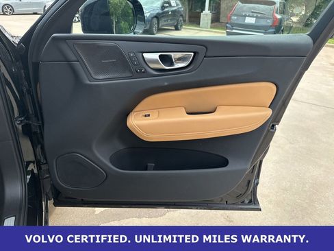 Used 2023 Volvo XC60 B5 Ultimate w/ Climate Package FWD image 10