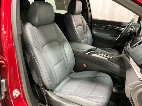 Used 2024 Buick Enclave Essence AWD/4WD image 8