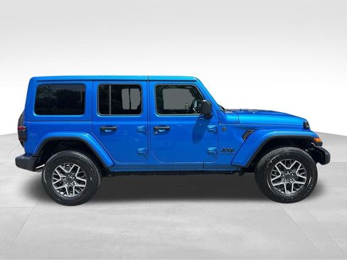 Used 2025 Jeep Wrangler Unlimited Sahara AWD/4WD image 8