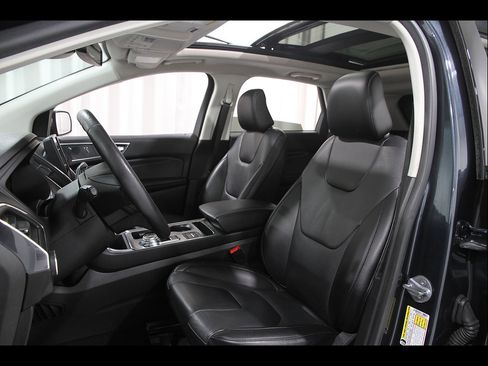 Used 2022 Ford Edge Titanium AWD/4WD image 6