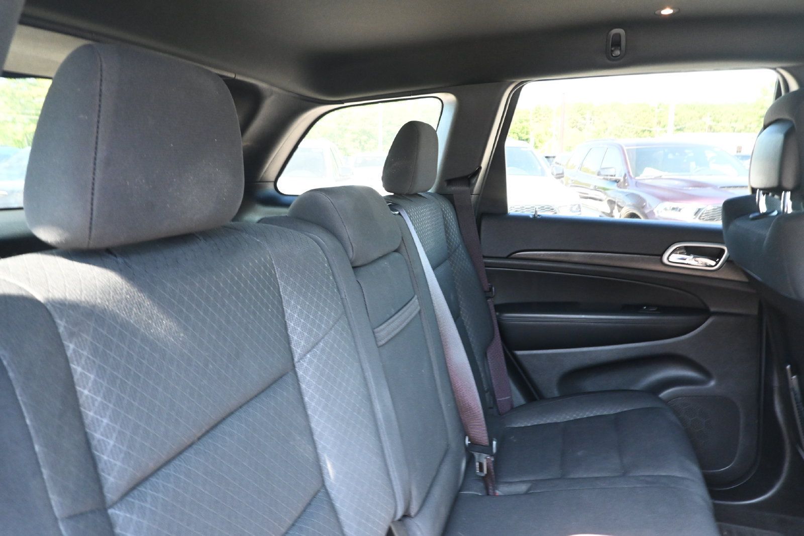 Used 2018 Jeep Grand Cherokee Laredo AWD/4WD image 26