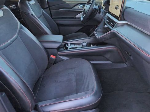 Used 2025 Ford Explorer ST AWD/4WD image 28