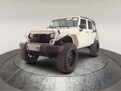 Used 2017 Jeep Wrangler Unlimited Sahara w/ Connectivity Group AWD/4WD image 3