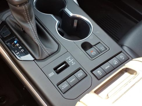 Used 2022 Toyota Highlander XLE image 29