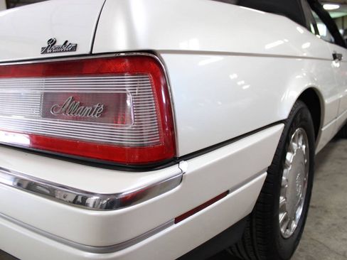 Used 1993 Cadillac Allante FWD image 16