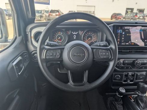 Used 2025 Jeep Gladiator Sport AWD/4WD image 23