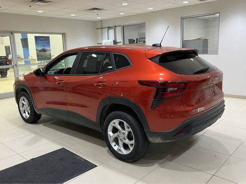 Used 2024 Chevrolet Trax LS w/ LS Convenience Package FWD image 5