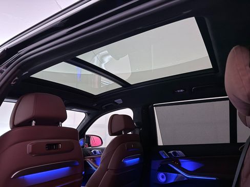 Used 2023 BMW X7 M60i w/ Climate Comfort Package image 23