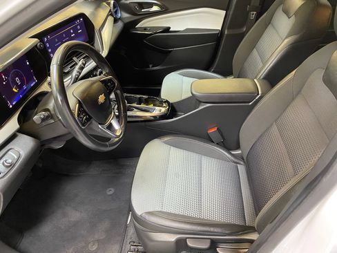 Used 2025 Chevrolet Trax LT FWD image 19
