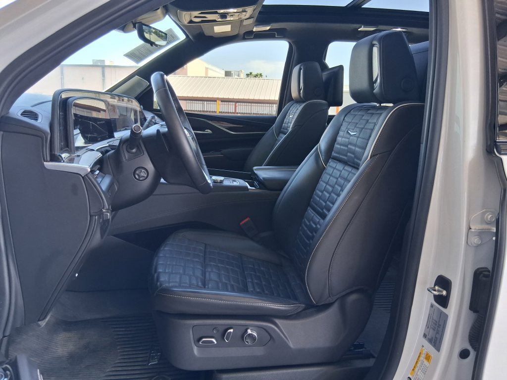 Used 2024 Cadillac Escalade Sport Platinum RWD image 19