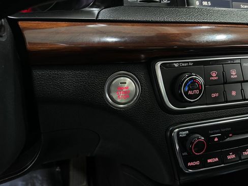 Used 2018 Kia Cadenza Technology image 22