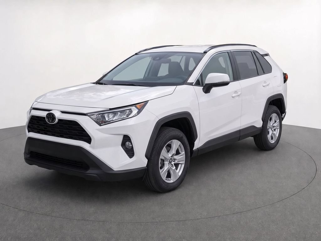Used 2020 Toyota RAV4 XLE AWD/4WD image 2