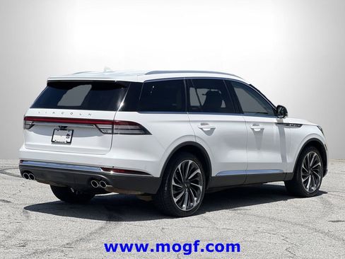 Used 2022 Lincoln Aviator Reserve w/ Equipment Group 201A AWD/4WD image 3