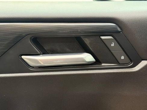 Used 2025 GMC Acadia Elevation image 34