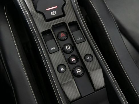 Used 2016 McLaren 675LT Spider image 26