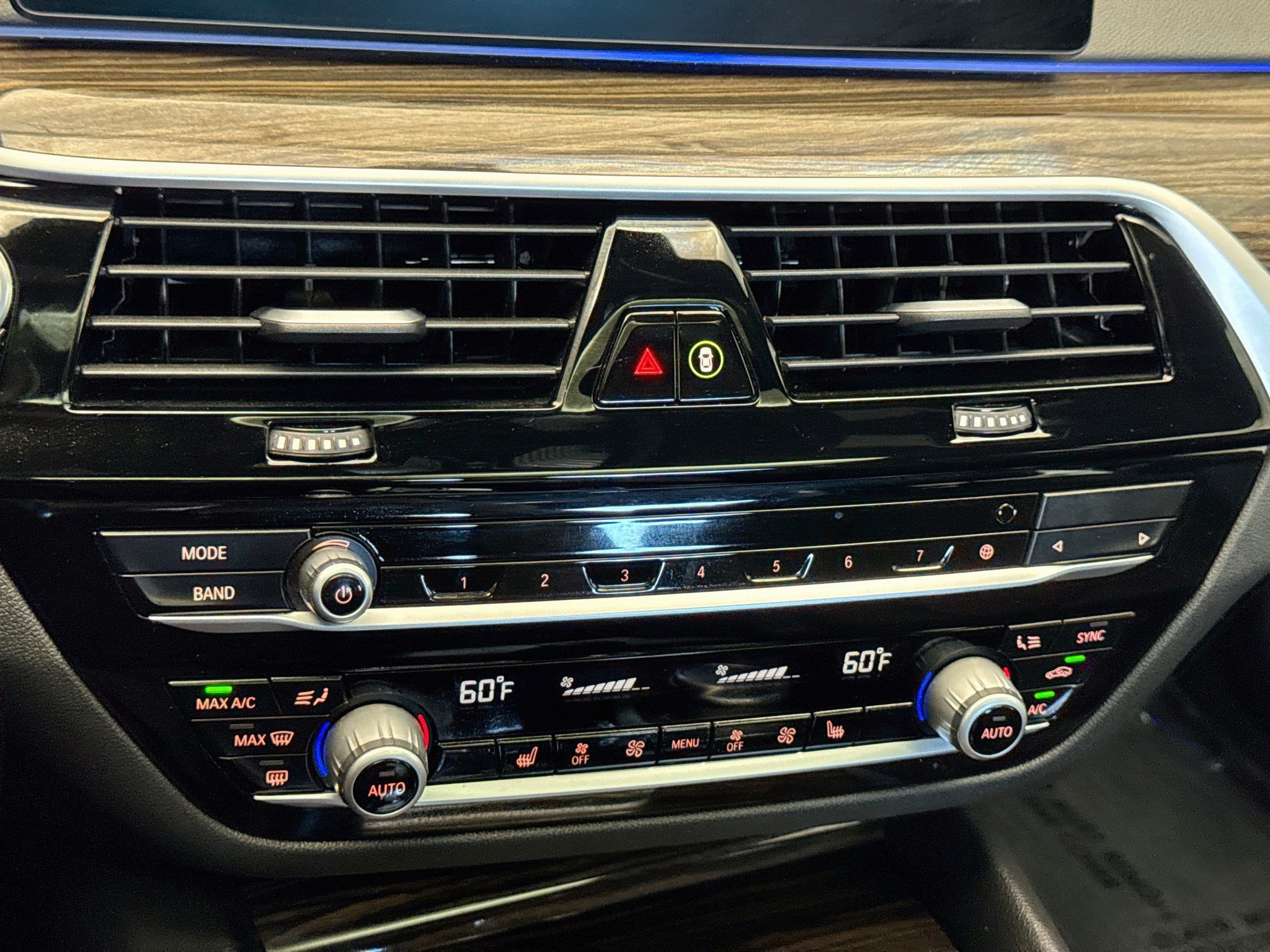 Used 2020 BMW 530e w/ Convenience Package RWD image 12