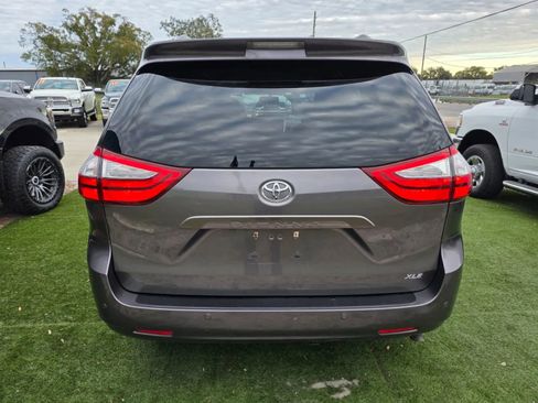 Used 2015 Toyota Sienna XLE image 5