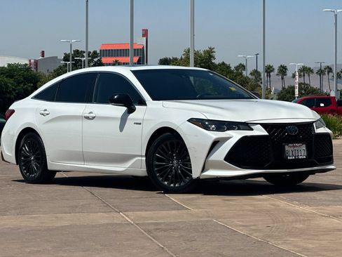 Used 2019 Toyota Avalon XSE w/ All Weather Liner Package FWD image 2
