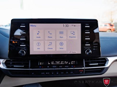 Used 2022 Toyota Sienna XLE image 31