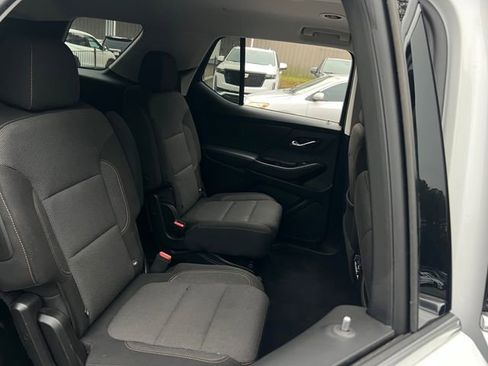 Used 2021 Chevrolet Traverse LT image 32